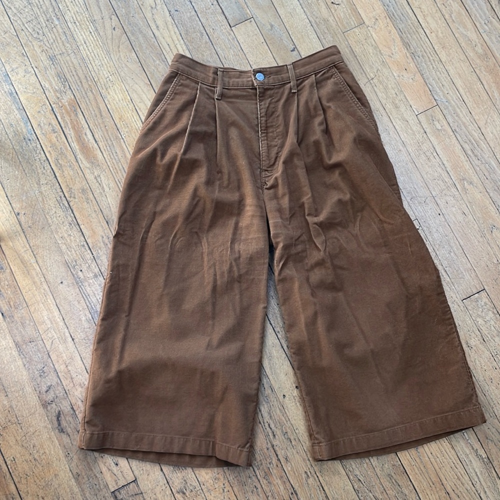 Levi’s WIDE LEG PLEATED CORDUROY PANTS